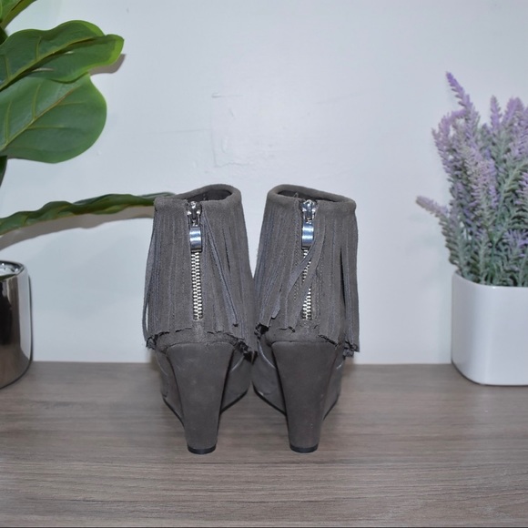NEW! $120 Chinese Laundry Arctic Fringe Suede Pointy Boho Wedge Bootie Size 6.5 - Picture 2 of 8